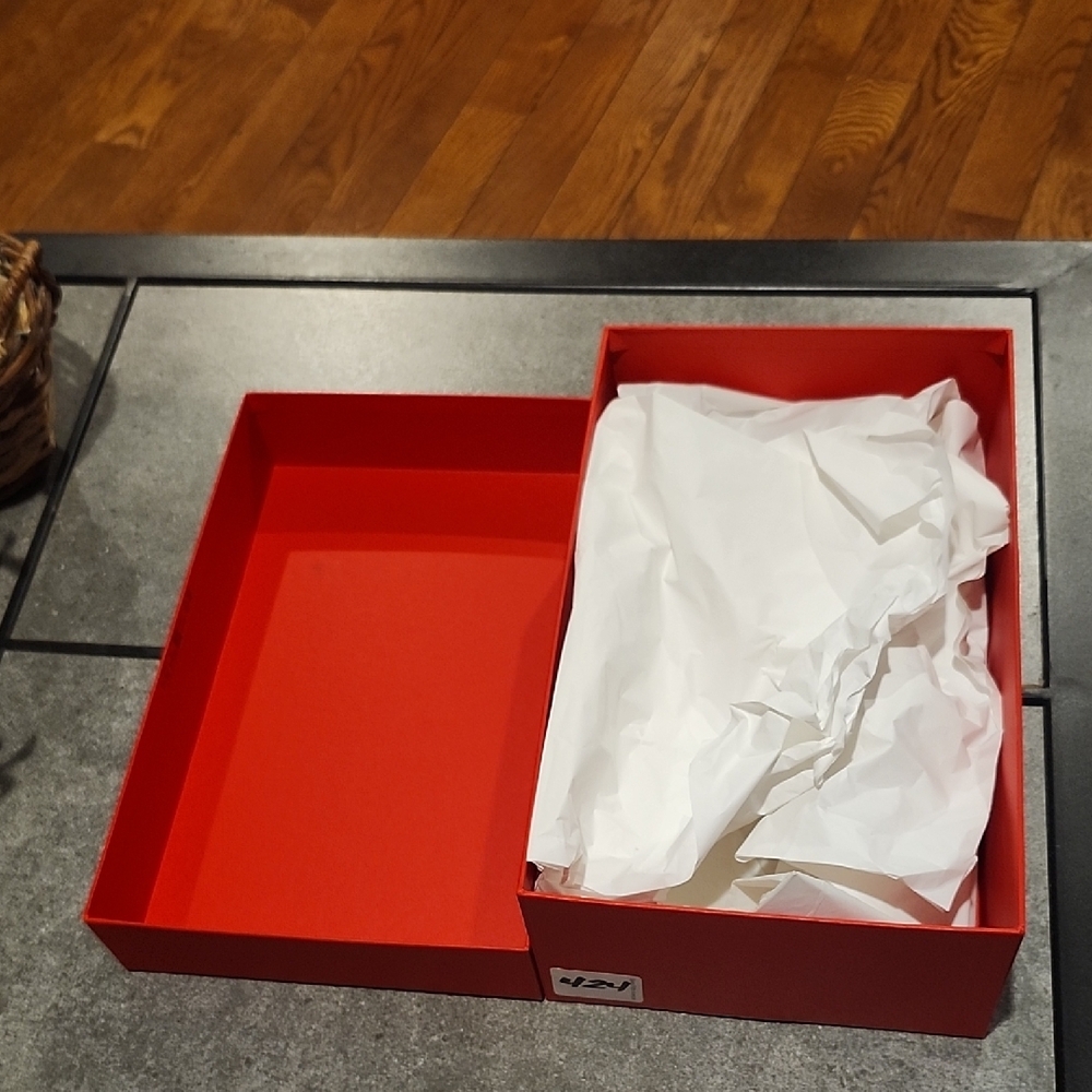 Ferragamo Red Gift Box - Picture 4 of 6